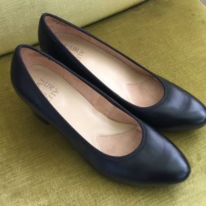 Naturalizer “Naomi” Black Leather Pumps